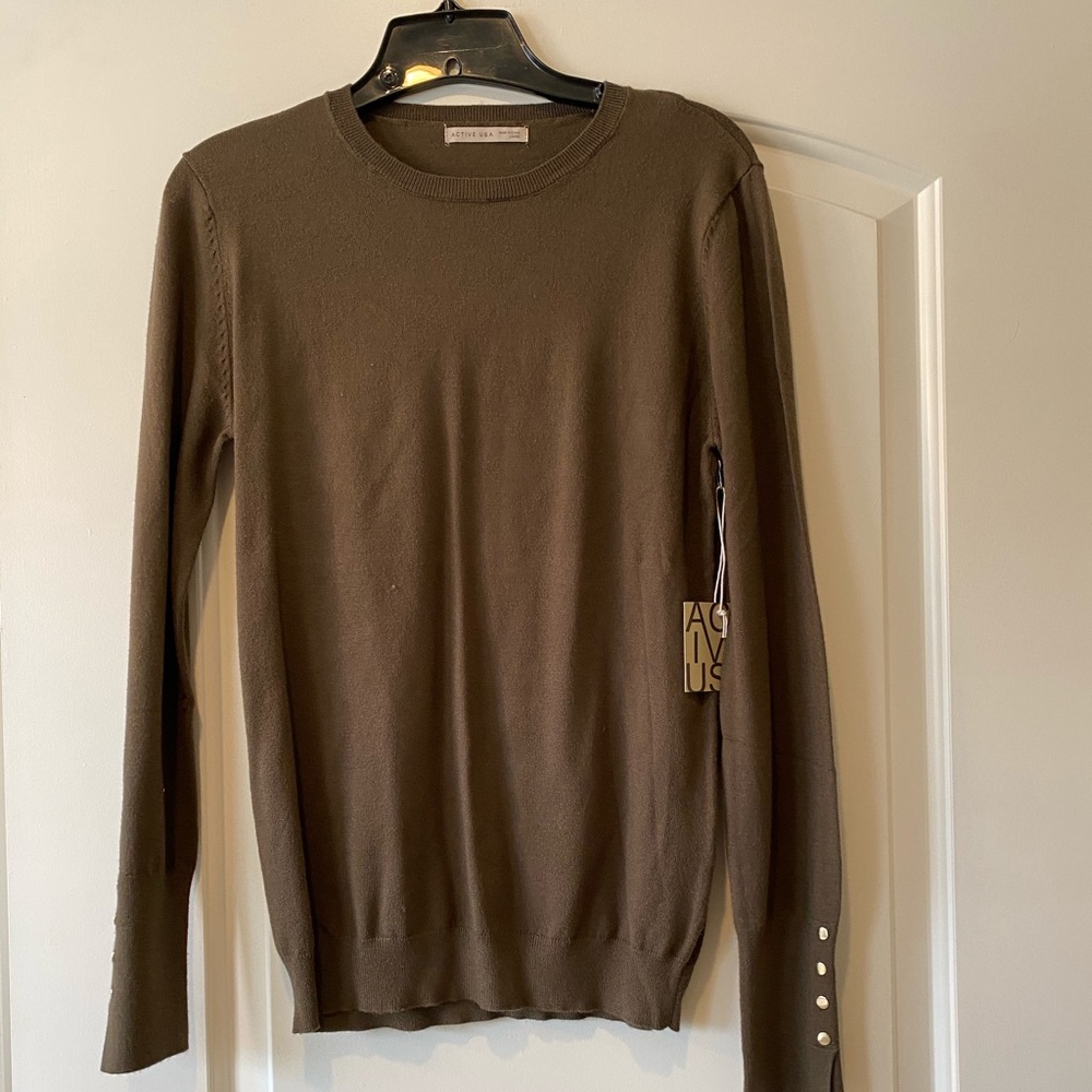 Active USA crewneck sweater size large NWT